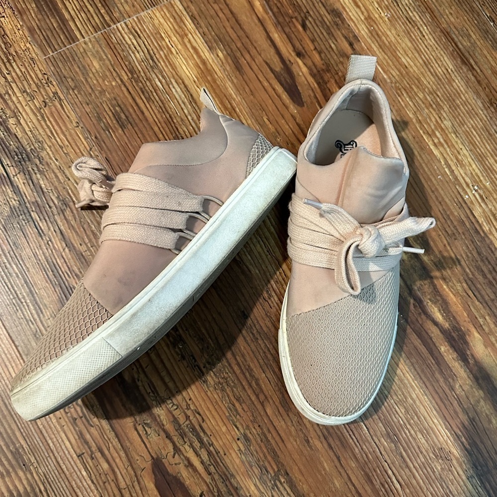 Light Pink Casual Sneaker!